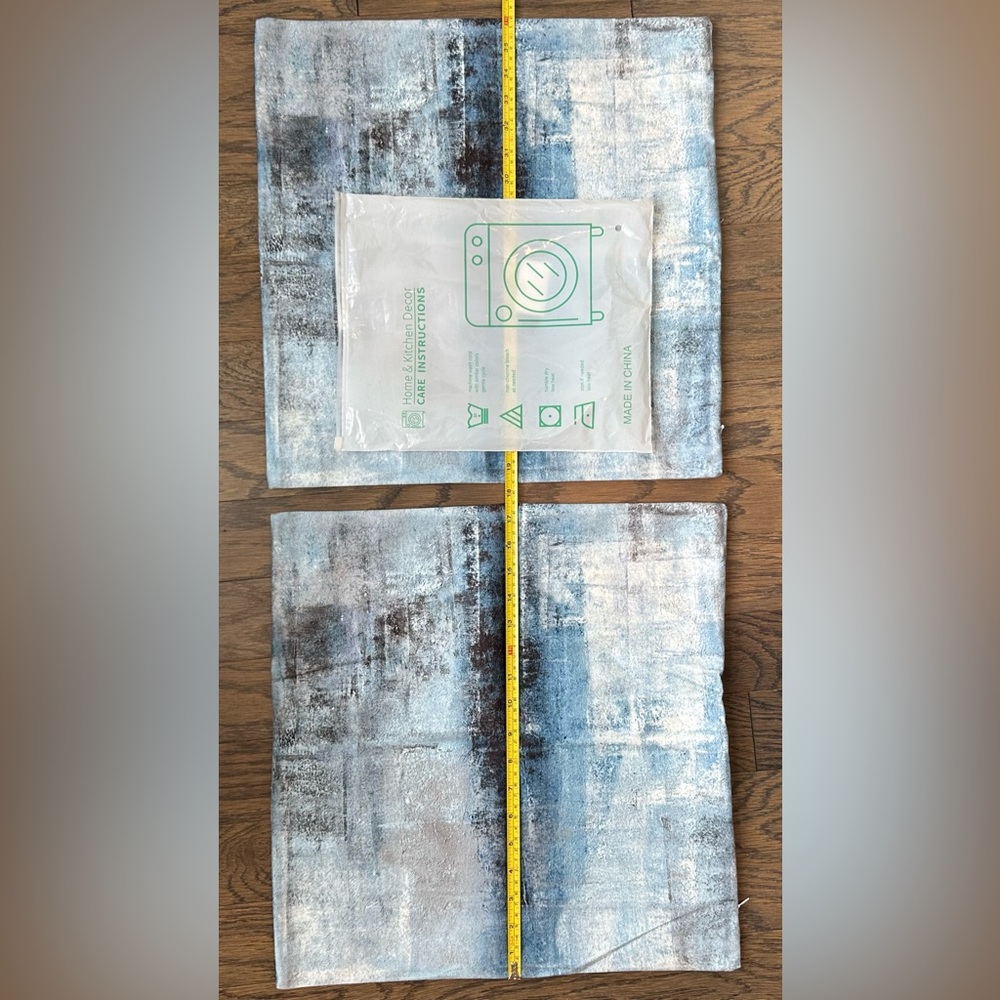 NWT✨(2) Blue Gray and White Watercolor Abstract Accent Pillows 18x18” Washable - Picture 9 of 10
